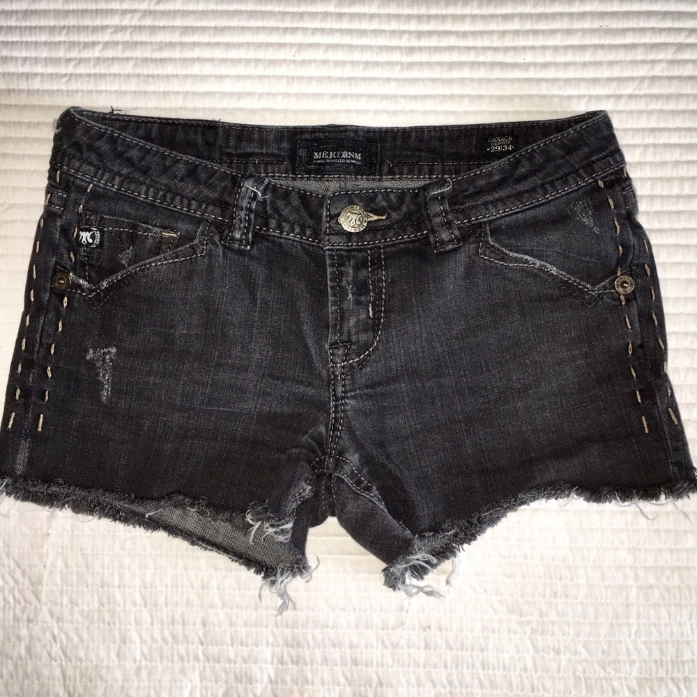MEK cutoff shorts 🖤